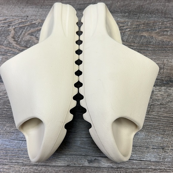 SOLD IN STORE Adidas Originals Men’s Yeezy Slide -Bone Size 9 - Picture 8 of 11